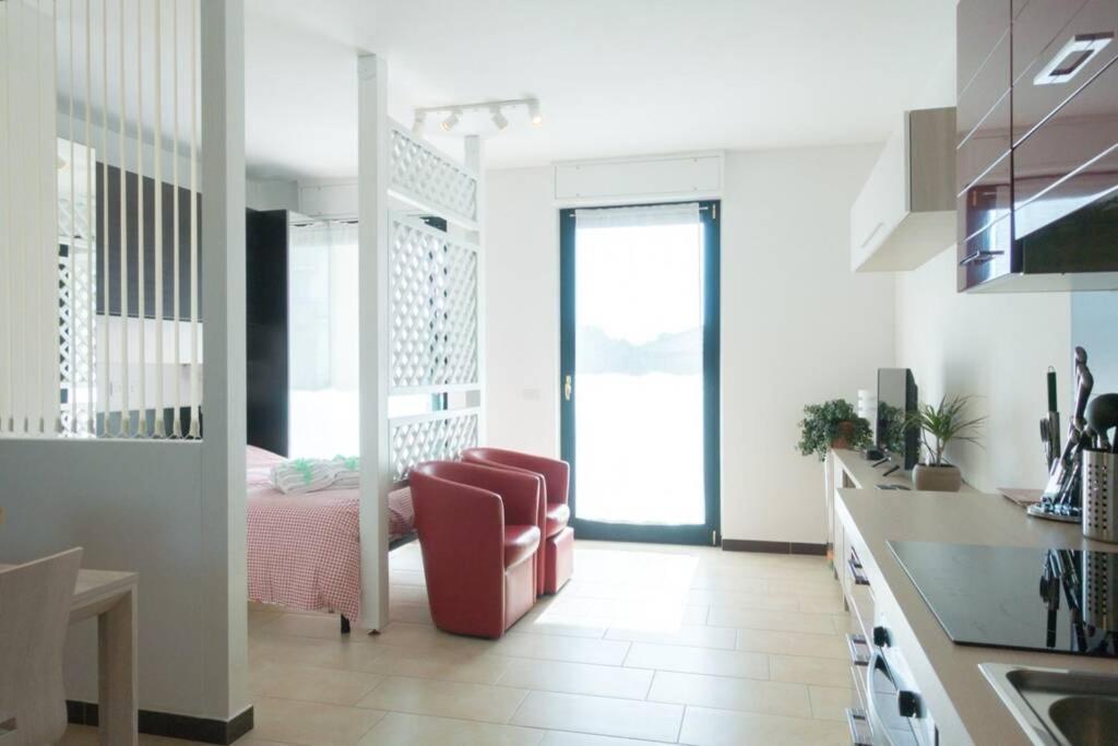 Apartment Victoria, Cozy Studio Flat Near Leonardo Academy Sesto Calende Luaran gambar
