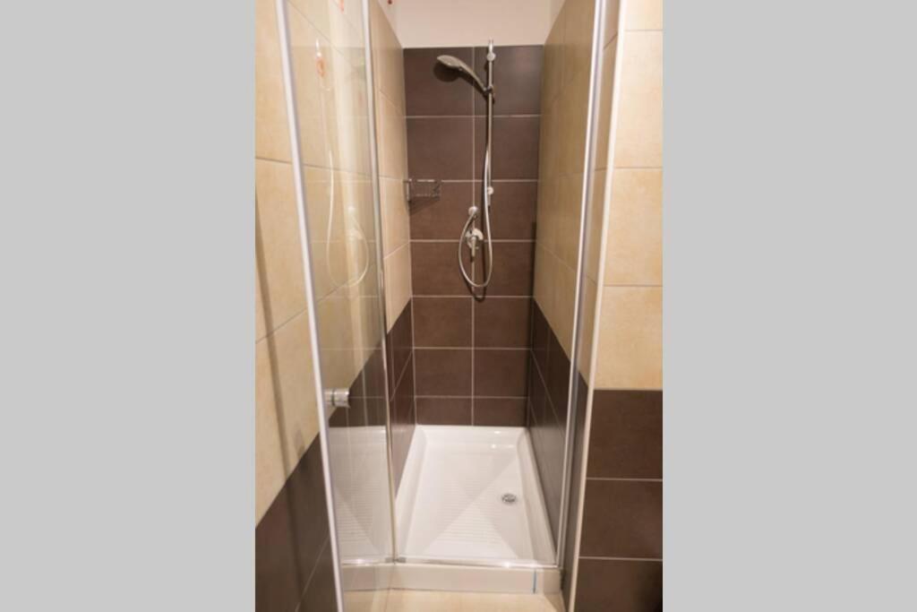 Apartment Victoria, Cozy Studio Flat Near Leonardo Academy Sesto Calende Luaran gambar