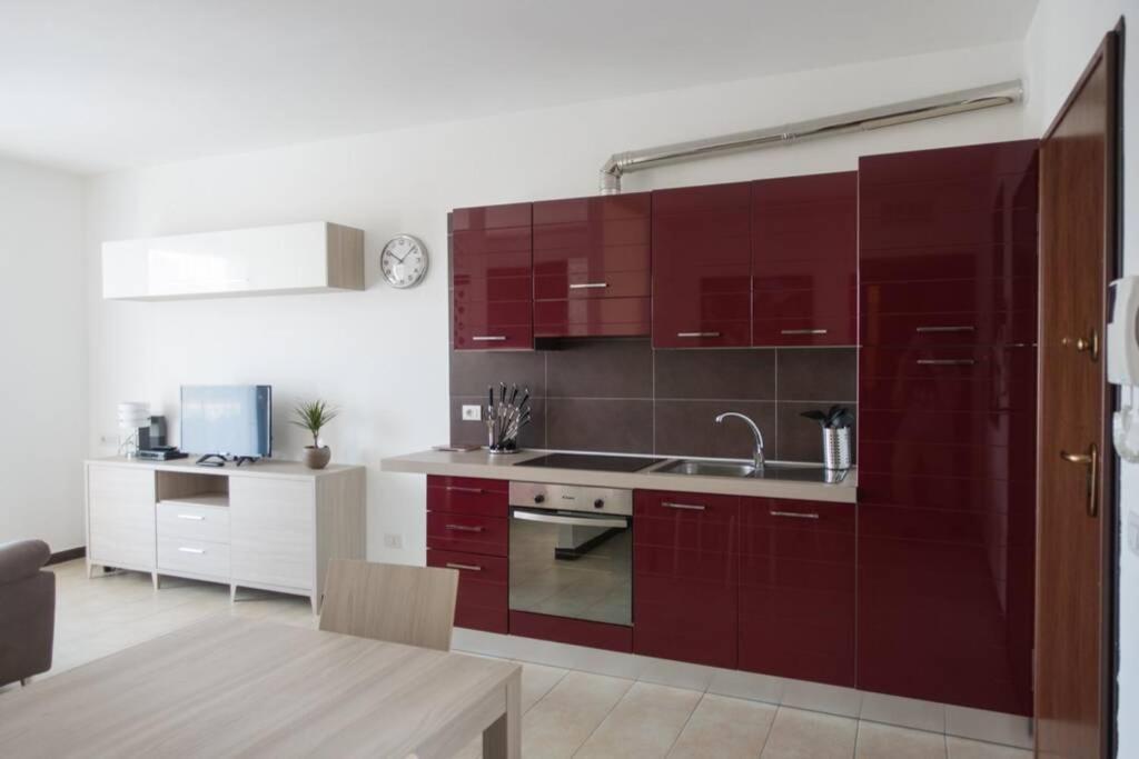 Apartment Victoria, Cozy Studio Flat Near Leonardo Academy Sesto Calende Luaran gambar