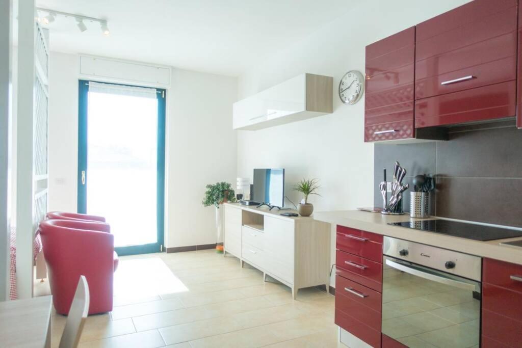 Apartment Victoria, Cozy Studio Flat Near Leonardo Academy Sesto Calende Luaran gambar