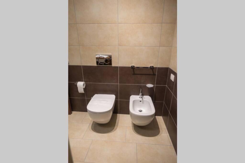 Apartment Victoria, Cozy Studio Flat Near Leonardo Academy Sesto Calende Luaran gambar
