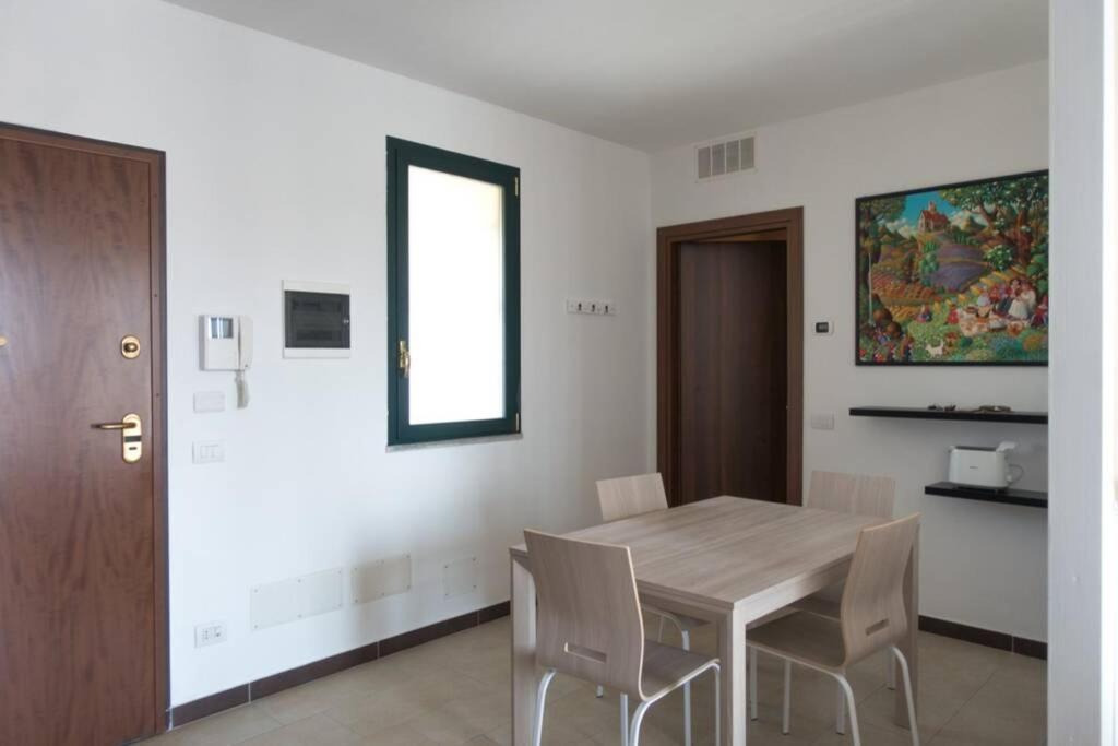 Apartment Victoria, Cozy Studio Flat Near Leonardo Academy Sesto Calende Luaran gambar